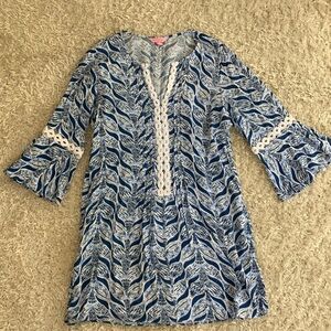 Lily Pulitzer Dress blue/white eyelet lace design w/ bell sleeve Size M